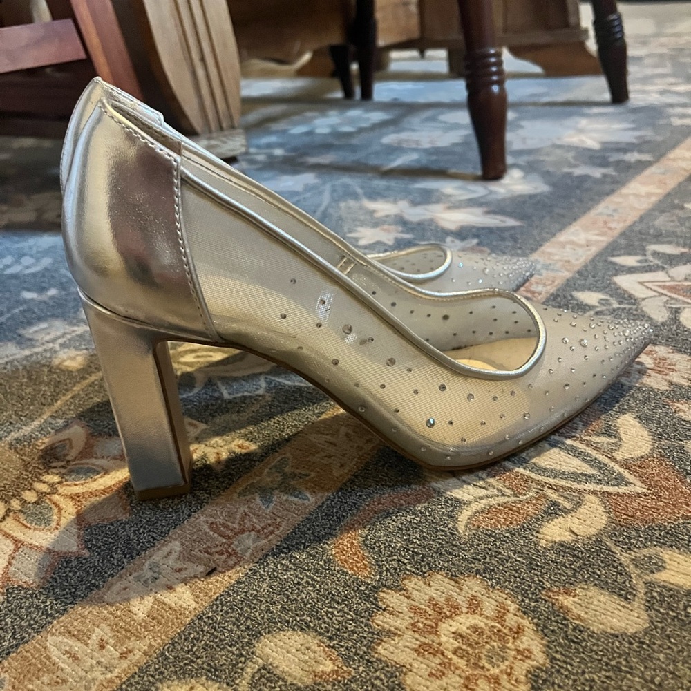 Jessica Simpson Silver Heels Size 8.5